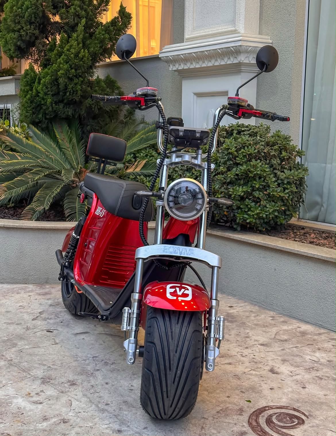 Scooter Elétrica HE-15 – Estilo, Conforto e Mobilidade
