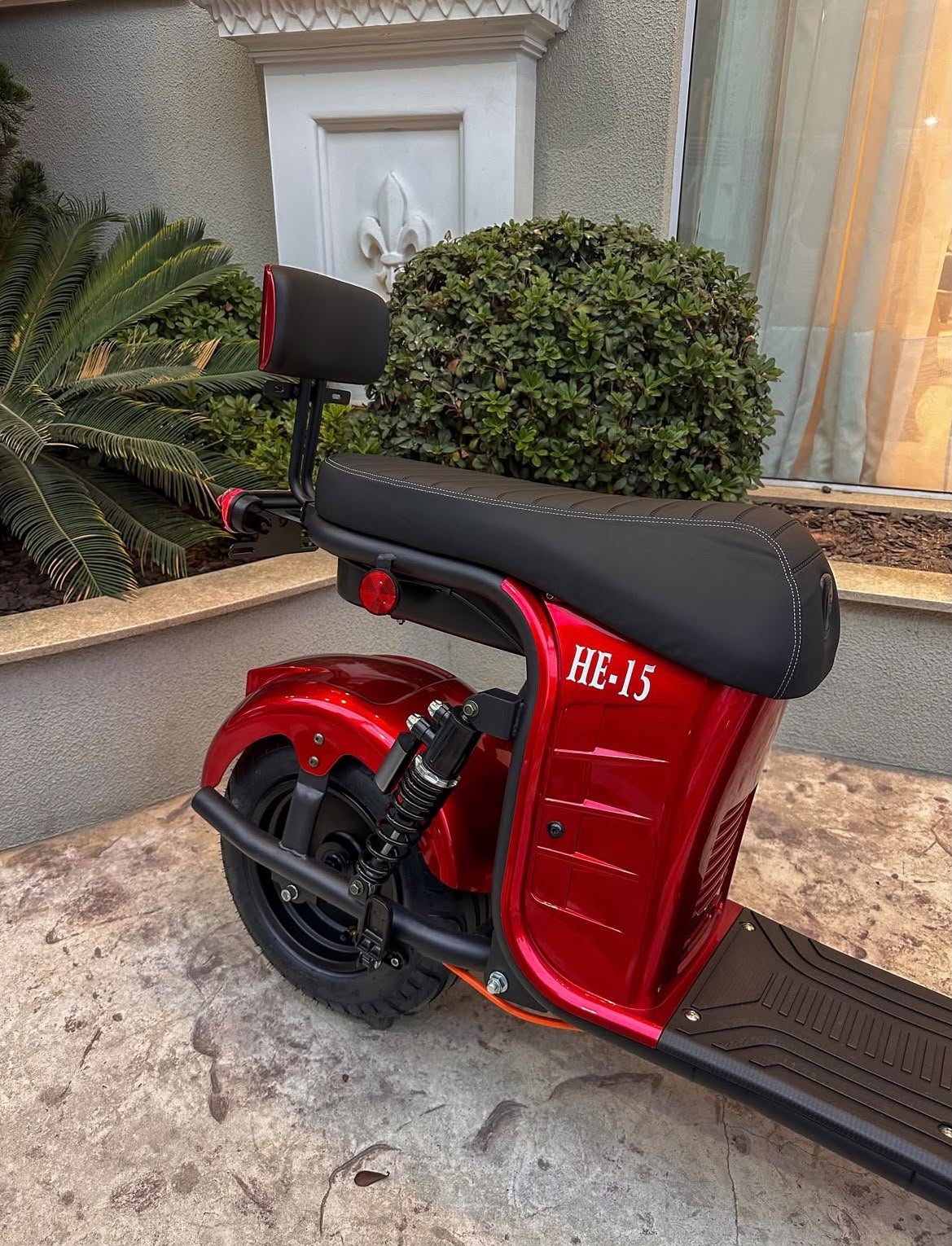 Scooter Elétrica HE-15 – Estilo, Conforto e Mobilidade